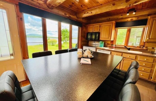 Le Haut-Saint-Francois Regional County Municipality Ski Chalet | Superb log cabin *Spa* *Waterfront*
