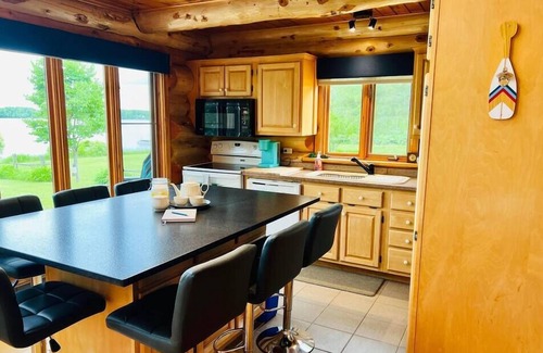 Le Haut-Saint-Francois Regional County Municipality Ski Chalet | Superb log cabin *Spa* *Waterfront*