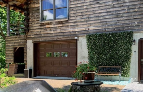 Saint-Raymond Ski Chalet | Superbe Chalet en Bois Rond Spa- La Fontaine Rouge