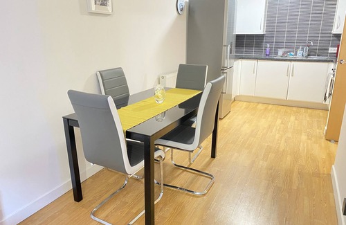 Paisley Apartment | Superbly decorated newly built 2 bedroom Apartment in the heart of Paisley