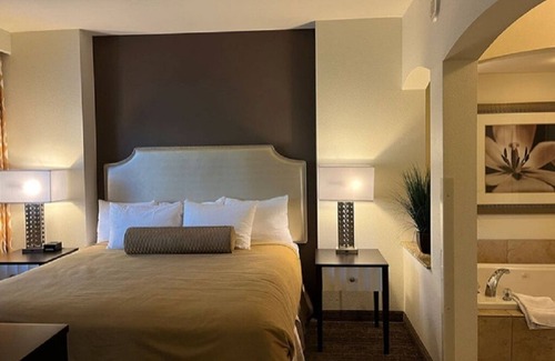 Enterprise Resort | SUPERBOWL WEEK! Las Vegas Resort. Sleeps Four. Full Kitchen.