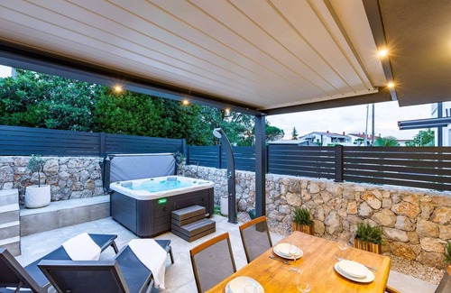 Vantacici Apartment | Superior Apartment I. with Jacuzzi