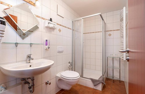 Barth House | Sur la Mer - Pension & Restaurant