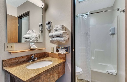 Spicer Hotel | SureStay Hotel by Best Western Spicer