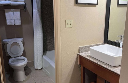 Mobile Hotel | SureStay Plus by Best Western Mobile I-65