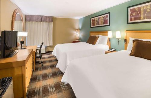 Jasper Hotel | SureStay Plus Hotel by Best Western Jasper