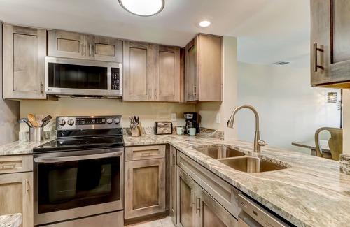 Amelia City Condo | Surf a Wave at Amelia Surf and Racquet Club Oceanfront Perfect for Couples