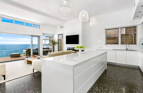 Shellharbour House | Surf Beach House - Absolute Waterfront