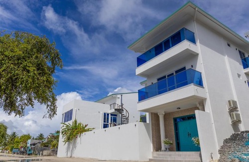 Raalhuveli Island House | Surf House by Konalle