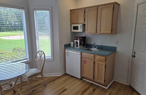 Sea Trail Condo | Surf & Turf 😎🏖️🏌️⛳ — 1st Floor Sunset Beach Studio Condo on the 17th Green