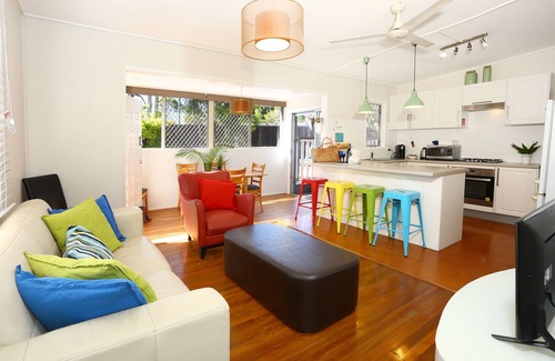 Southport Cottage | Surfers Beach style Cottage Pet Friendly