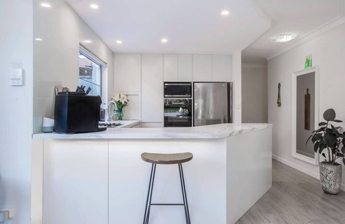 Dee Why Apartment | Surfers Retreat on Oaks | 2 min walk to the beach
