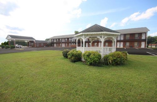 Dobson Hotel | Surry Inn - Dobson - I-77 - Exit 93