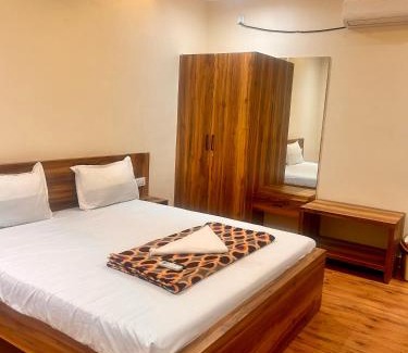 Farooq Nagar Hotel | SV Banquets And Luxury Rooms