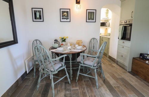 Glentham Cottage | SWALLOW'S NEST, pet friendly, with open fire in Hibaldstow