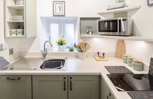 Glentham Cottage | SWALLOW'S NEST, pet friendly, with open fire in Hibaldstow