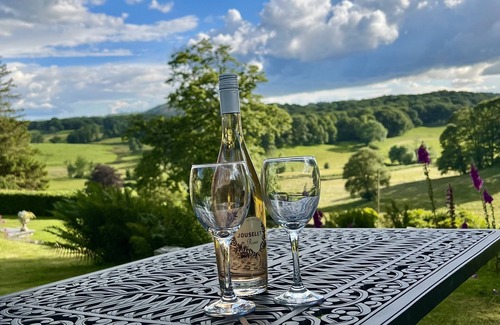 Near Sawrey Apartment | Swallows Loft. A Lakeland retreat, fabulous views & fell walks from the door, EV