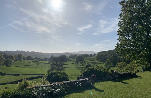 Near Sawrey Apartment | Swallows Loft. A Lakeland retreat, fabulous views & fell walks from the door, EV
