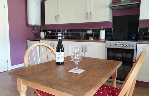 Grimsby Cottage | Swallows Nest, Cottage, Fishing Lakes Nr Cleethorpes, Adults Only Pet Friendly