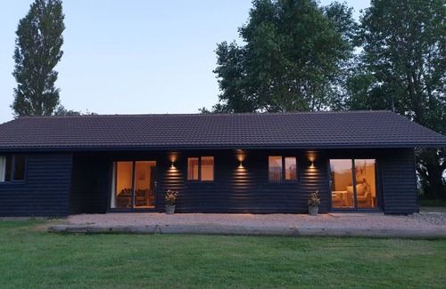 Grimsby Cottage | Swallows Nest, Cottage, Fishing Lakes Nr Cleethorpes, Adults Only Pet Friendly