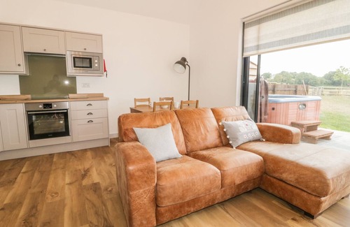 Wedmore Cottage | Swan Lodge Castle Farm