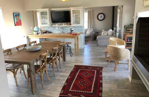 Sedgefield House | Swans Nest Home in Sedgefield Myoli Beach is pet friendly and near to the beach