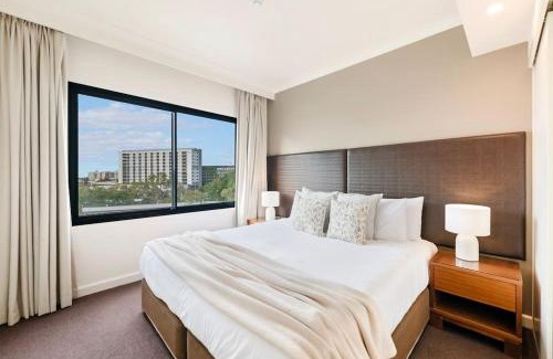 Darwin City Centre Apartment | Sweeping Harbourfront Views atop Tropical Resort