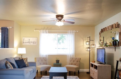 Redding House | Sweet 3 BR Home in South Redding