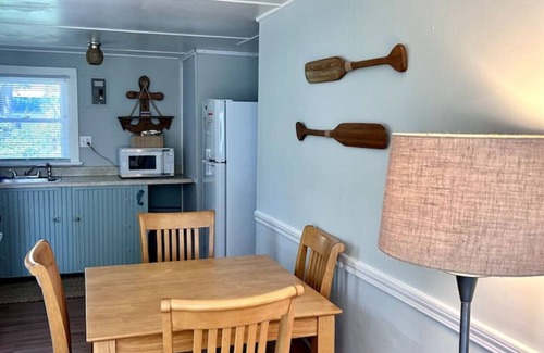 Geneva-on-the-Lake Cottage | Sweet and Cozy GOTL 2 Bdr Cottage- Pet Friendly!