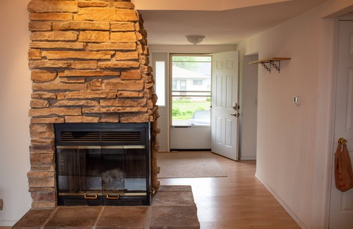 Edgerton House | Sweet beach front on Lake Koshkonong w/lots of room & a Paddleboat