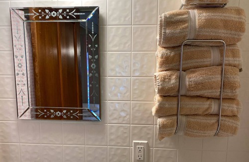 Sea Isle City Cottage | SWEET...DARLING...SECLUDED...COTTAGE...BEACH 2 BLOCKS...WALK to FISH ALLEY