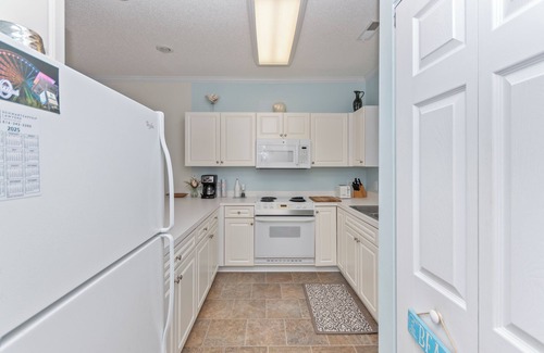 Central Myrtle Beach Condo | Sweet Magnolia - 2BR Condo w/Pool + Near Beach