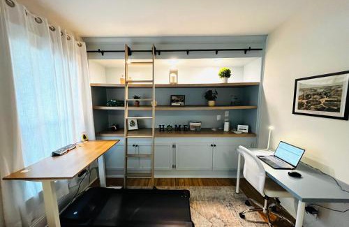 Harters Heights House | Sweet Retreat 3 Mins to Notre Dame Eddy St Commons and Memorial Hospital