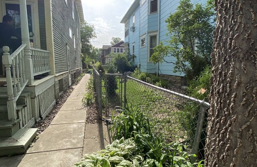 Whittier House | Sweet Retreat in the heart of Uptown close to the lakes.