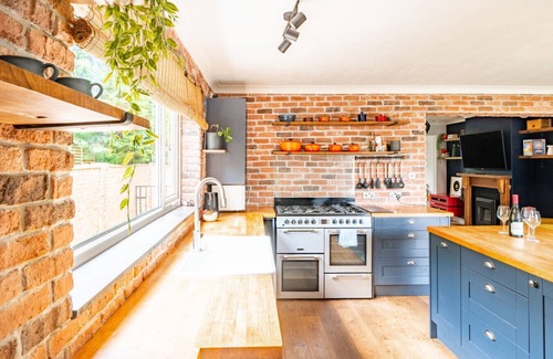 Norwich House | Swift Host | 3 Bed | Outskirts of Norwich | Parking | Garden