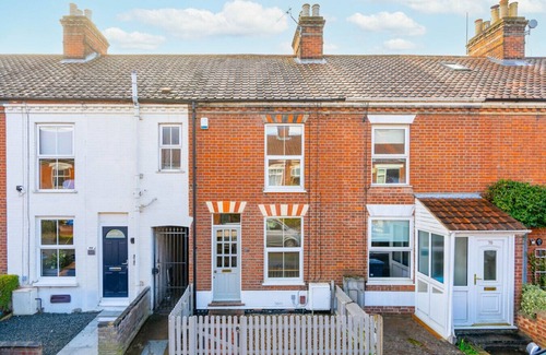 Norwich House | Swift Host |Off Unthank Road | 2 bed + Parking + Garden