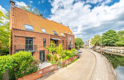 Norwich House | Swift Host Wensum View Sleeps 8 Parking River View