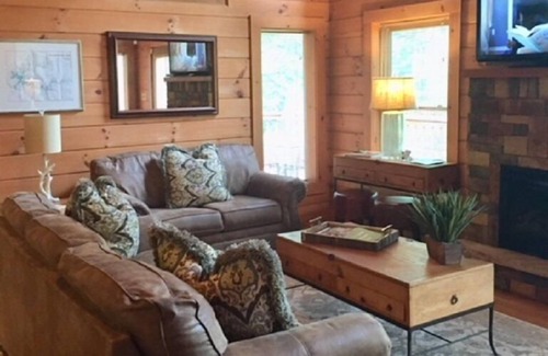 Falls of Rough Cabin | Swiftwater - Secluded Log Cabin