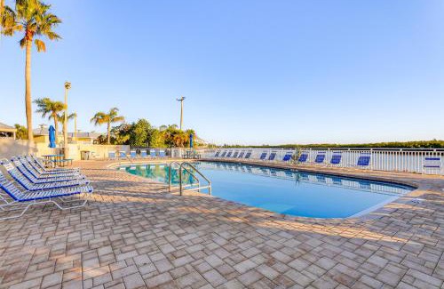 Ruskin House | Swim, Fish and Explore Waterfront Gem in Ruskin