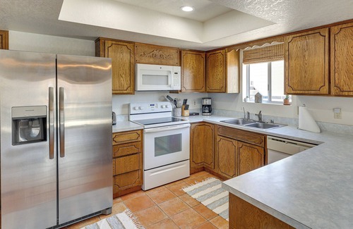 Lake Havasu City House | Swim, Grill & Chill: Lake Havasu City Getaway