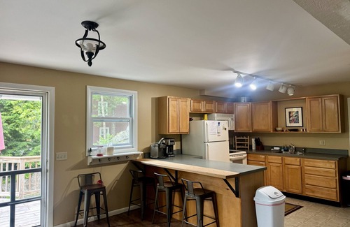 Newbury House | Swim, Hike, Paddle, and Relax on a 21-Acre Pond in the Lake Sunapee Region