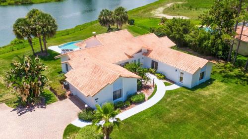 Groveland House | SWISS 57 - Lake Denise