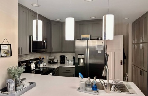 Clear Lake House | Swordfish Suite - Dog Retreat …Dog Friendly House- 2 blocks from Lake!