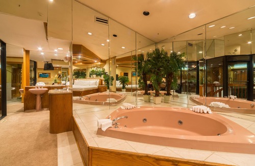 Mequon Hotel | Sybaris Pool Suites Mequon