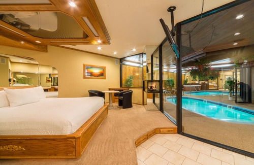 Mequon Hotel | Sybaris Pool Suites Mequon