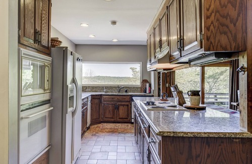 Bethpage House | Sycamore Springs county Charming Chalet, Bethpage