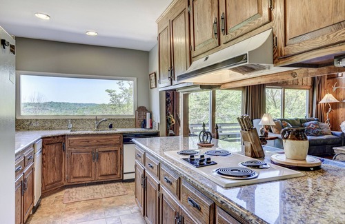 Bethpage House | Sycamore Springs county Charming Chalet, Bethpage