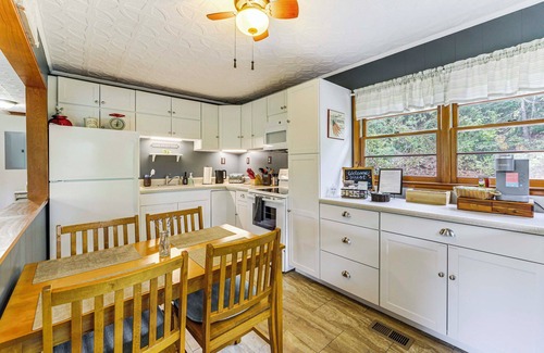 Sylva House | Sylva Riverfront Cabin Near WCU: Pet-Friendly!