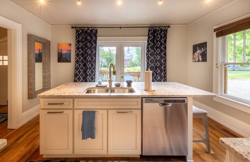 Sylva House | Sylva Stroll - Quaint, Historic, Mountain Home in the Heart of the Downtown