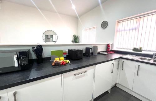 Leicester House | Syster Properties Comfortable Leicester Glen Cottage Stay with Free Parking LE3